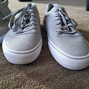 Casual Men’s Gray Bass Low-Top Sneakers. New With Tags